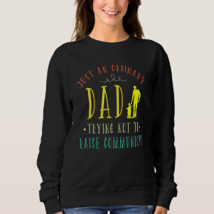 Sudadera Sólo Un Padre Común Y Corriente Tratando De No Cri