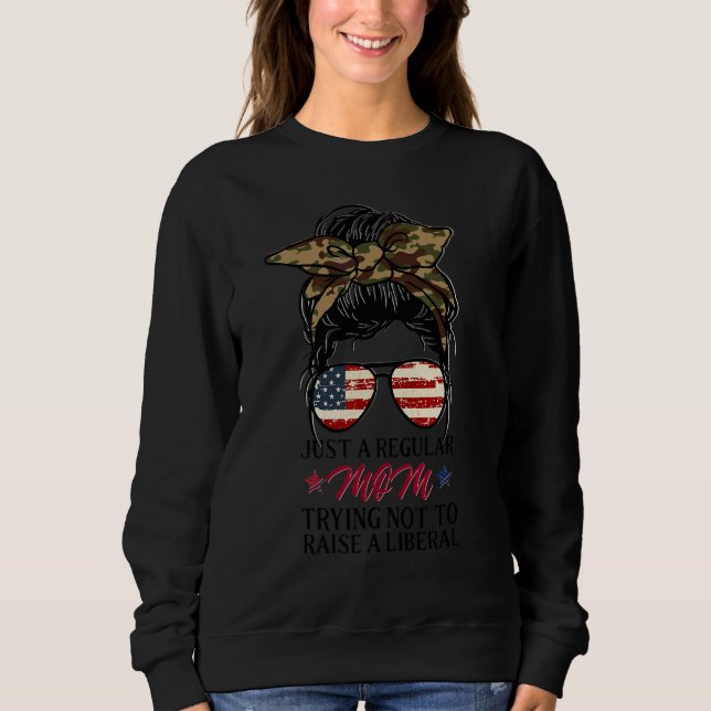 Sudadera Solo una Mamá Regular Intentando No Criar un Liber (Anverso)