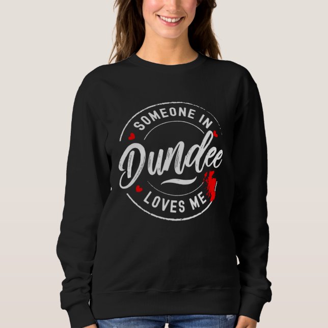 Sudadera Someone in Dundee Scotland Loves Me (Anverso)