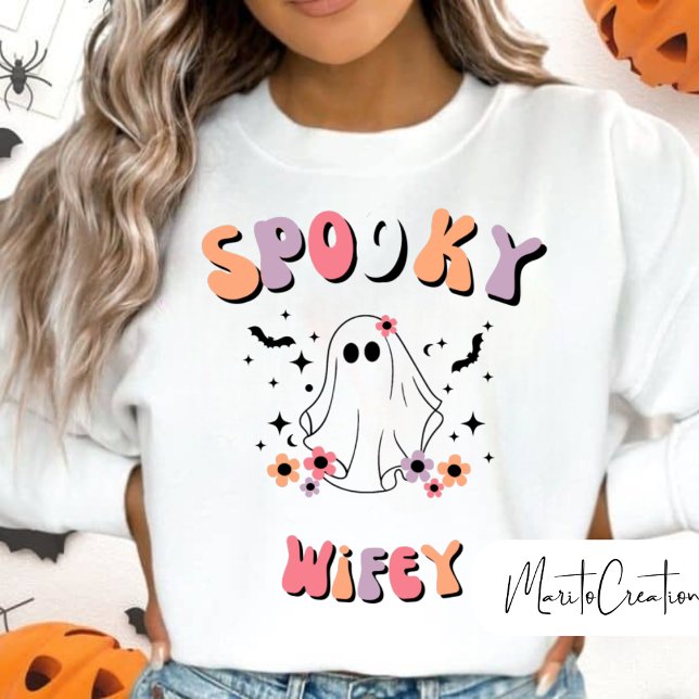 Sudadera Spooky Wifey, Retro Floral Ghost, Halloween Wifey (Subido por el creador)