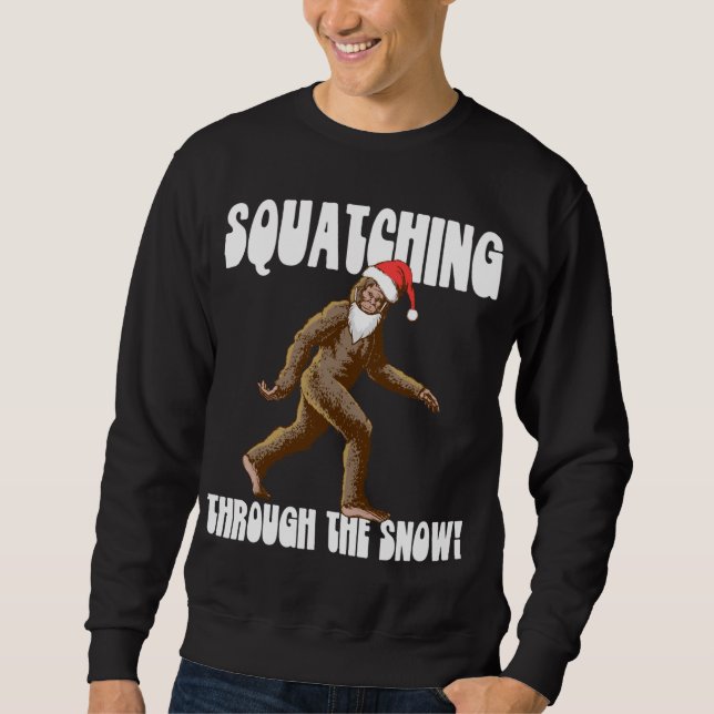 Sudadera Squatching Through The Snow Navidades Bigfoot Sant (Anverso)