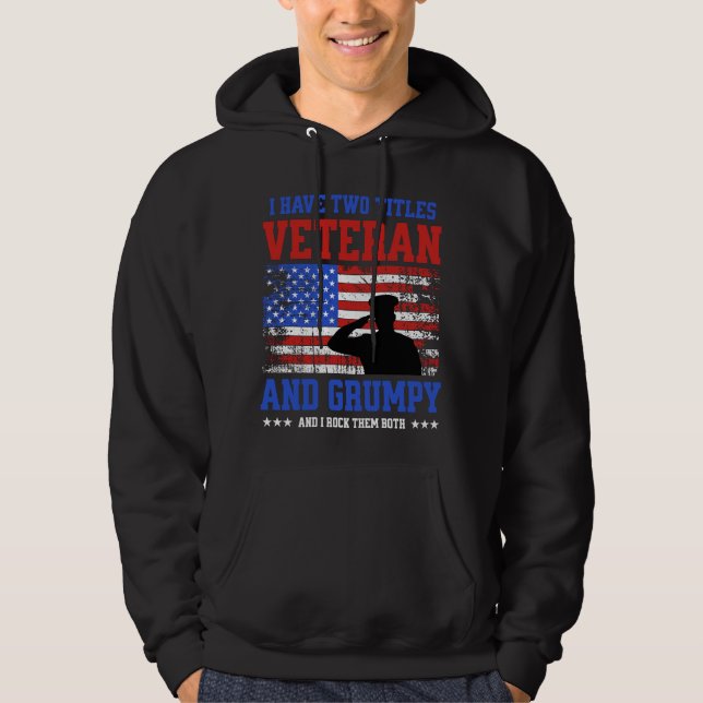 Sudadera Tengo Dos Títulos Veteranos Y Grumpy Soldado Graci (Anverso)
