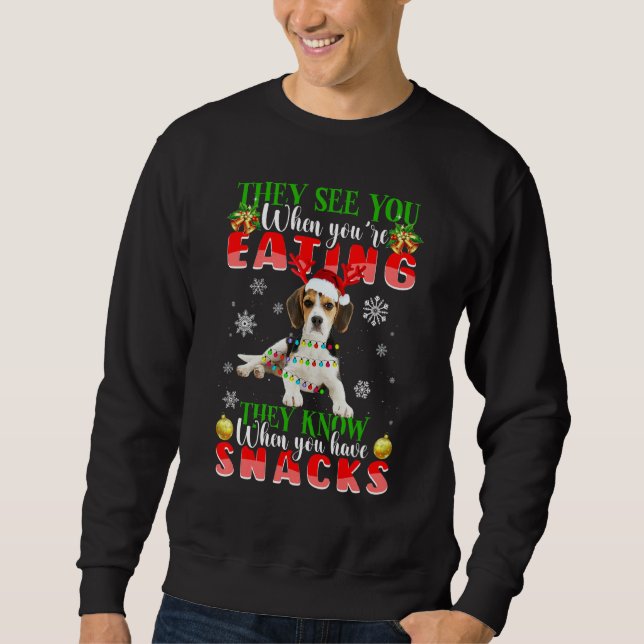 Sudadera They See You Eating Christmas Reindeer Santa Beagl (Anverso)