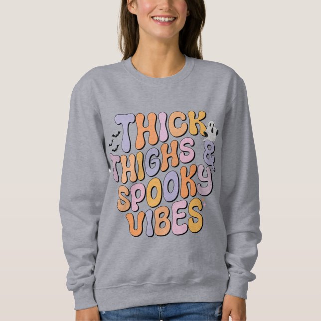Sudadera Thick Thighs y Spooky Vibes (Anverso)