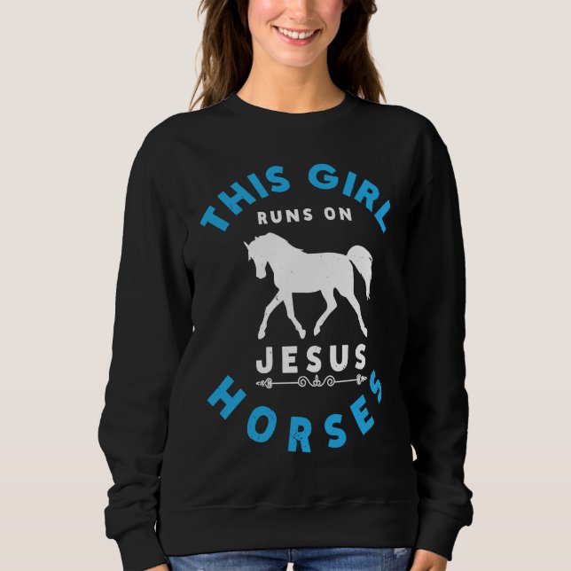 Sudadera This Girl Runs On Jesus And Horses Equestrian Hors (Anverso)