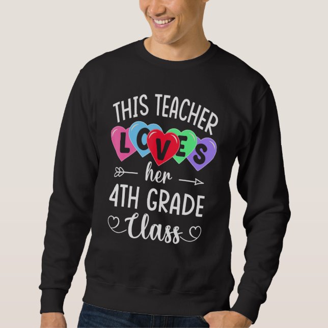 Sudadera THIS TEACHER LOVES HER 4TH GRADE CLASS Shirts Vale (Anverso)