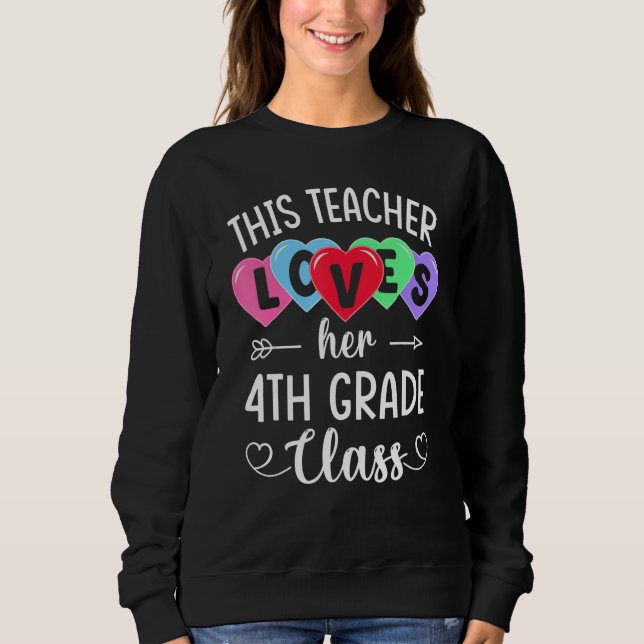 Sudadera THIS TEACHER LOVES HER 4TH GRADE CLASS Shirts Vale (Anverso)