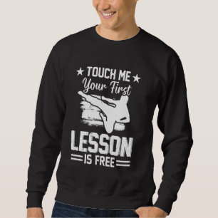 Sudadera Tócame y tu primera lección es gratis - Funny Tae