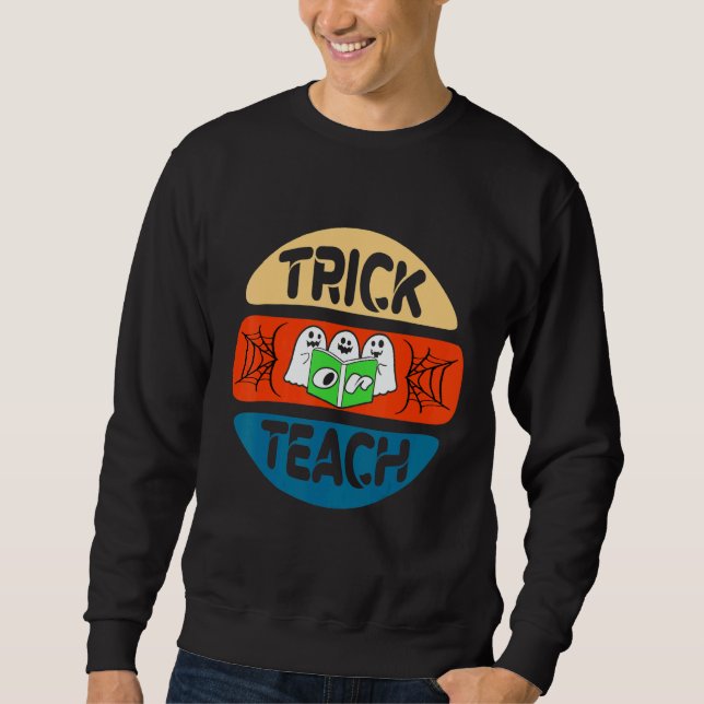 Sudadera Trick Or Teach One Spooky Teacher Messy Bun Hallow (Anverso)