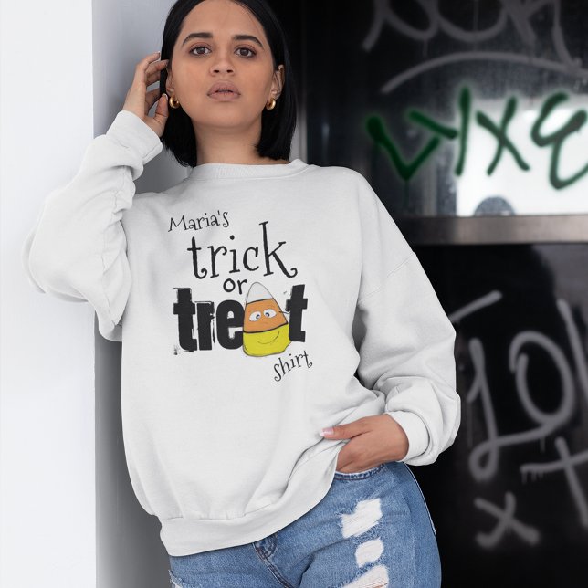 Sudadera Truco o truco para tratar a los dulces personaliza (Halloween Cute Whimsical Trick or Treat Candy Corn Custom Sweatshirt)