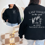 Sudadera Última Tostada En La Fiesta De Bachelorette De Coa<br><div class="desc">Disfrute de una relajante experiencia en una fiesta de soltera en la playa con nuestro Sweatshirt Last Toast On The Coast Beach Bachelorette Party, una combinación perfecta de confort y lujo. Este suéter personalizado va más allá de ser acogedor; es un símbolo de estilo personalizado, lo que lo convierte en...</div>