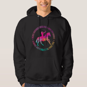 Sudadera Una chica que puede manejar un caballo y un arco -