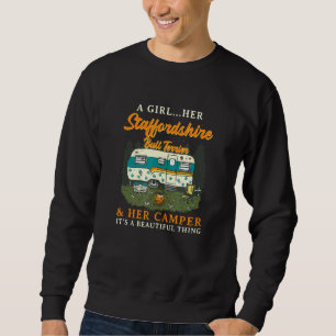 Sudadera Una Chica Su Staffordshire Bull Terrier Y Su Campa