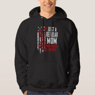 Sudadera Una Mamá Regular Que Cria Lobos, No A Arquero De O