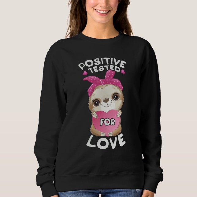 Sudadera Valentine's day sloth with pink heart for her (Anverso)