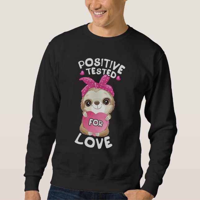 Sudadera Valentine's day sloth with pink heart for her (Anverso)