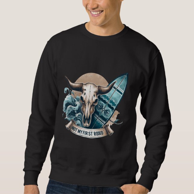 Sudadera Vaquera Costera No Es Mi Primer Surfista De Rodeo  (Anverso)
