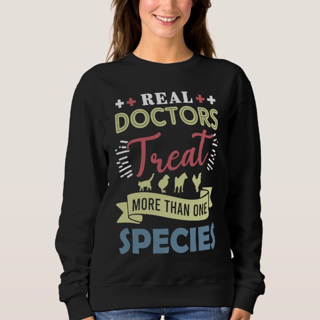 Sudadera Veterinarian  Real Doctors Treat More Than One Spe (Anverso)