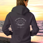 Sudadera Viaje de Novia de verano de vacaciones de primaver<br><div class="desc">¡Acepte el minimalismo de moda de las vacaciones de primavera con esta capucha personalizada celebrando la escapada de su equipo chica! Lleve los eslóganes turísticos y ostente el sofisticado espíritu de su equipo con un elegante y moderno logo que incluye su destino elegido y nombre personalizado en la parte delantera....</div>