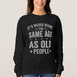 Sudadera Viejo diciendo que es raro ser de la misma edad qu
