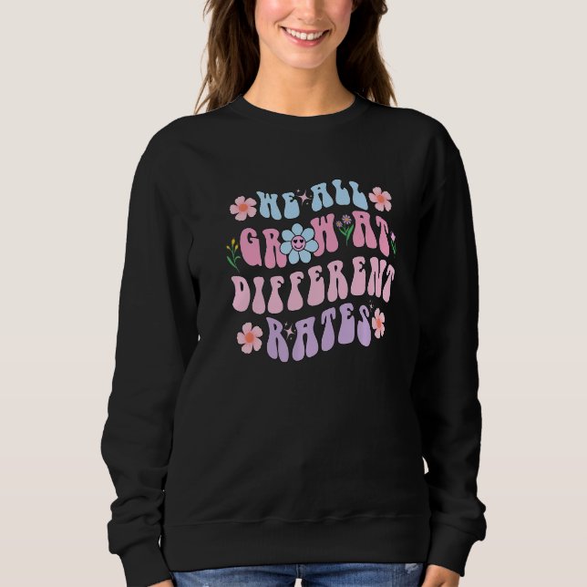 Sudadera We All Grow At Different Rates SPED Teacher Groovy (Anverso)