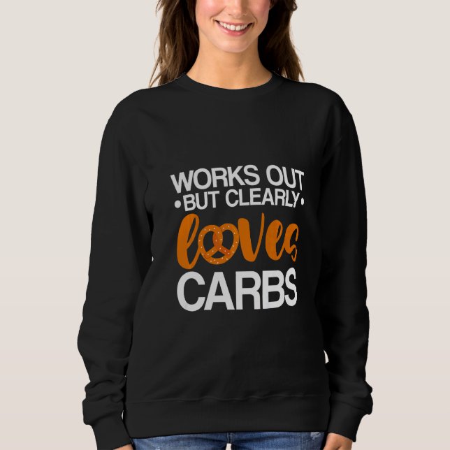 Sudadera Works Out But Clearly Loves Carbs (Anverso)