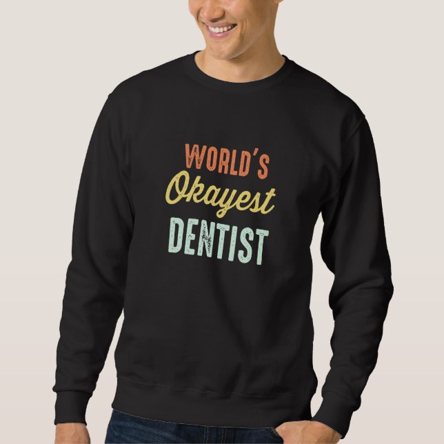 Sudadera World's Okayest Dentist (Anverso)