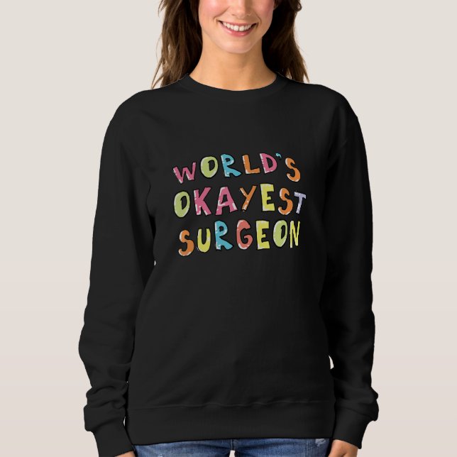 Sudadera Worlds Okayest Surgeon Funny Coworker Idea (Anverso)