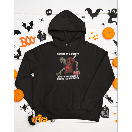 Sudadera Zombie En Una Halloween Presupuestaria