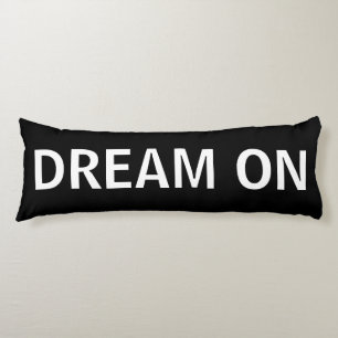Sueño blanco y negro en la almohada del cuerpo