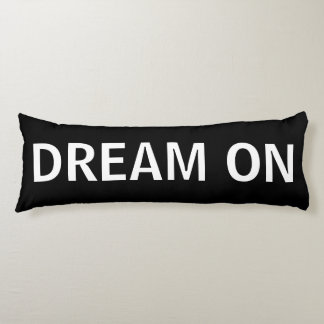 Sueño blanco y negro en la almohada del cuerpo