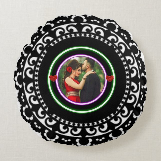 Sueños de encaje vintage: una almohada redonda en  (Anverso)