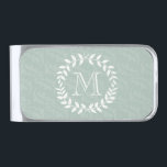 Sujeta Billetes Plateado Elegante Monograma de la corona botánica verde Dus<br><div class="desc">Acceder a tu dinero con estilo con un clip de dinero monocromático personalizado. El diseño presenta hojas de laurel modernas y tipografía elegante inicial. El monograma en el centro es sencillo para el personalizar. Hace de un elegante novio y de los padrinos una idea de regalo y complementa la vegetación...</div>