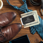 Sujeta Billetes Plateado Escudo monográfico clásico | Elegante y personaliz<br><div class="desc">Elegante, sofisticado y atemporal: este clip de dinero de la Escudo de Monograma clásico es el regalo personalizado perfecto para el hombre que aprecia los detalles refinados. Con un personalizado inicial dentro de un elegante diseño escudo y un nombre grabado debajo, este clip de dinero plateado es práctico y elegante...</div>