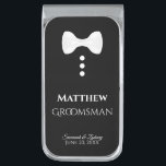 Sujeta Billetes Plateado Fun Groomsman Bow Tie Tuxedo Favor De Boda<br><div class="desc">Estos divertidos clips de dinero están diseñados como un regalo o un favor para sus padrinos. Presentan un divertido diseño de una corbata blanca con tres botones blancos sobre un fondo negro, que se asemeja a un esmoquin. El texto dice "Groomsman" y tiene un lugar donde introducir su nombre, así...</div>