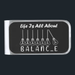 Sujeta Billetes Plateado La vida se trata de inspiración de equilibrio y mo<br><div class="desc">Tipografía del guión de broche de Guay La vida se trata de equilibrio,  equilibrio,  guión de broche,  bulbo,  cursivo,  cita de vida,  bombillas,  péndulo,  escritura de escritura,  lámpara incandescente,  comillas de balance,  bolas de péndulo,  rueda de balance,  tipografía de guión</div>