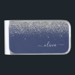 Sujeta Billetes Plateado Monograma Metalizado Purpurina azul de la marina d<br><div class="desc">Purpurina de espuma azul de plata y marina cepilló el Monograma Metalizado Clip de dinero. Esto hace que la graduación perfecta, dulce cumpleaños de 16 años, boda, ducha de novia, aniversario, ducha de bebé o fiesta de soltera sea un regalo para alguien que ama el lujo glam y los estilos...</div>