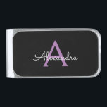 Sujeta Billetes Plateado Morado Black Script Girly Monograma Nombre<br><div class="desc">Monograma con el nombre de dinero de un guión simple morado y negro. Esto hace que la graduación perfecta, dulce cumpleaños de 16 años, boda, ducha de novia, aniversario, ducha de bebé o fiesta de soltera sea un regalo para alguien que ama el lujo glam y los estilos de moda....</div>