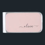 Sujeta Billetes Plateado Nombre del Monograma de Rubor Dusty Pink Moderne S<br><div class="desc">Rubor Dusty Pink Simple Script Monograma Nombre Dinero Clip. Esto hace que la graduación perfecta,  dulce cumpleaños de 16 años,  boda,  ducha de novia,  aniversario,  ducha de bebé o fiesta de soltera sea un regalo para alguien que ama el lujo glam y los estilos de moda.</div>