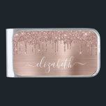 Sujeta Billetes Plateado Rosa Purpurina de oro Monogramado<br><div class="desc">Recorrido monogramado elegante y onírico con purpurina de imitación de oro rosa goteando sobre un fondo de oro rosa. Personalice su nombre en un guión blanco elegante con cambios.</div>