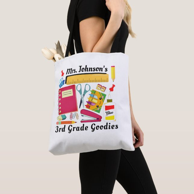 Suministros escolares de tercer grado a la bolsa (Detalle)