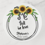 Sunflower Wreath Bridal Shower<br><div class="desc">Ducha nupcial de girasol Este tema de corona de girasol es perfecto para la ducha nupcial de tu mejor amigo, el brunch nupcial o el fiesta del jardín. Celebra con este diseño floral de verano con un polka-punto negro al fondo. El diseño presenta tres girasoles atados con una cinta de...</div>