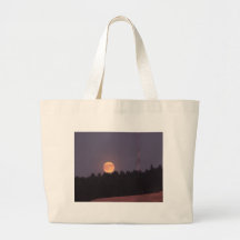 Superluna de agosto sobre la bolsa grande de Parad