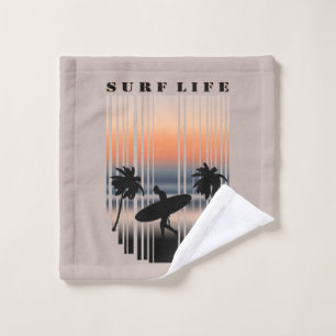 Surfista En La Playa Al Atardecer   Supervivencia 