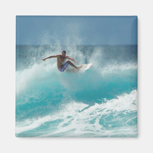 Surfista en un imán de olas grandes (Frente)