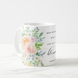 Sus niños se alzan y llaman su taza de café