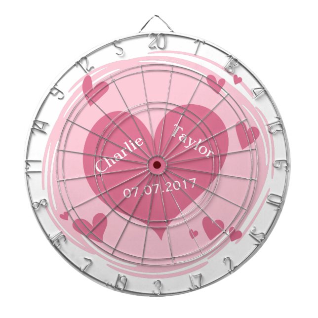 Sus nombres y fecha en un tablero de dardo de (Frente)
