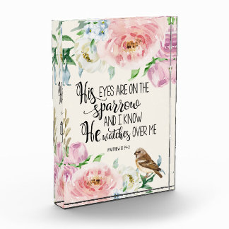 "Sus ojos están en bloque de la foto del gorrión"