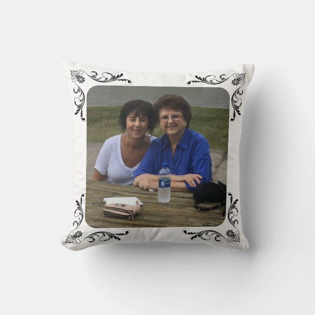 SUSAN Y ANNIE SUE COJÍN DECORATIVO (Anverso)