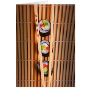 Sushi y palillos de madera